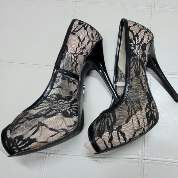 Jennifer Lopez Lace High Heels - Picture 2 of 5